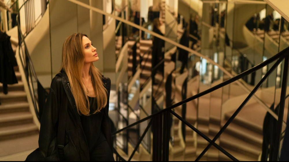 Bande-annonce : angelina Jolie brille dans le film "Coutures" d'Alice Winocour